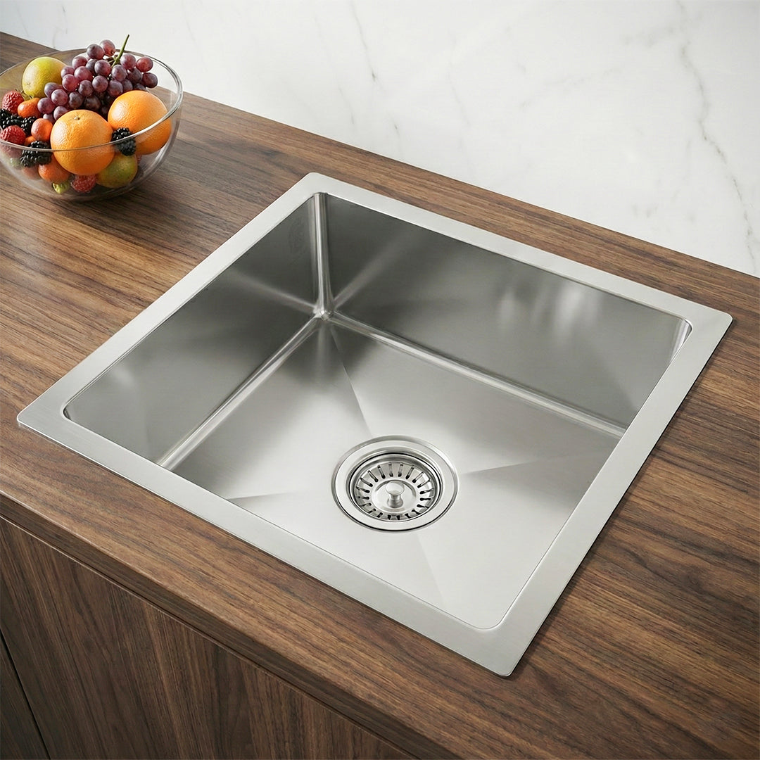 حوض مطبخ مانص هاند ميد M 4040 استانلس ستيل 304 مقاس 40 × 40 سم شفة فلات عُمق 22 سم بمجموعة الصرف 3 بوصة