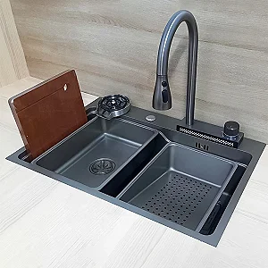 حوض مطبخ سمارت بيرويا BS 6846 GR جراي 68 × 46 سم  بخلاط شداد وخلاط شلال ومغسلة اكواب وصفاية وسلة وقورمة ومجموعة الصرف 3 بوصة