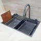حوض مطبخ سمارت ديجيتال بيانو 2 زرار بيرويا BSD 6846 GR جراي 68 × 46 سم بخلاط شداد وخلاط شلال ومغسلة اكواب وصفاية وسلة وقورمة ومجموعة الصرف 3 بوصة - صورة 2